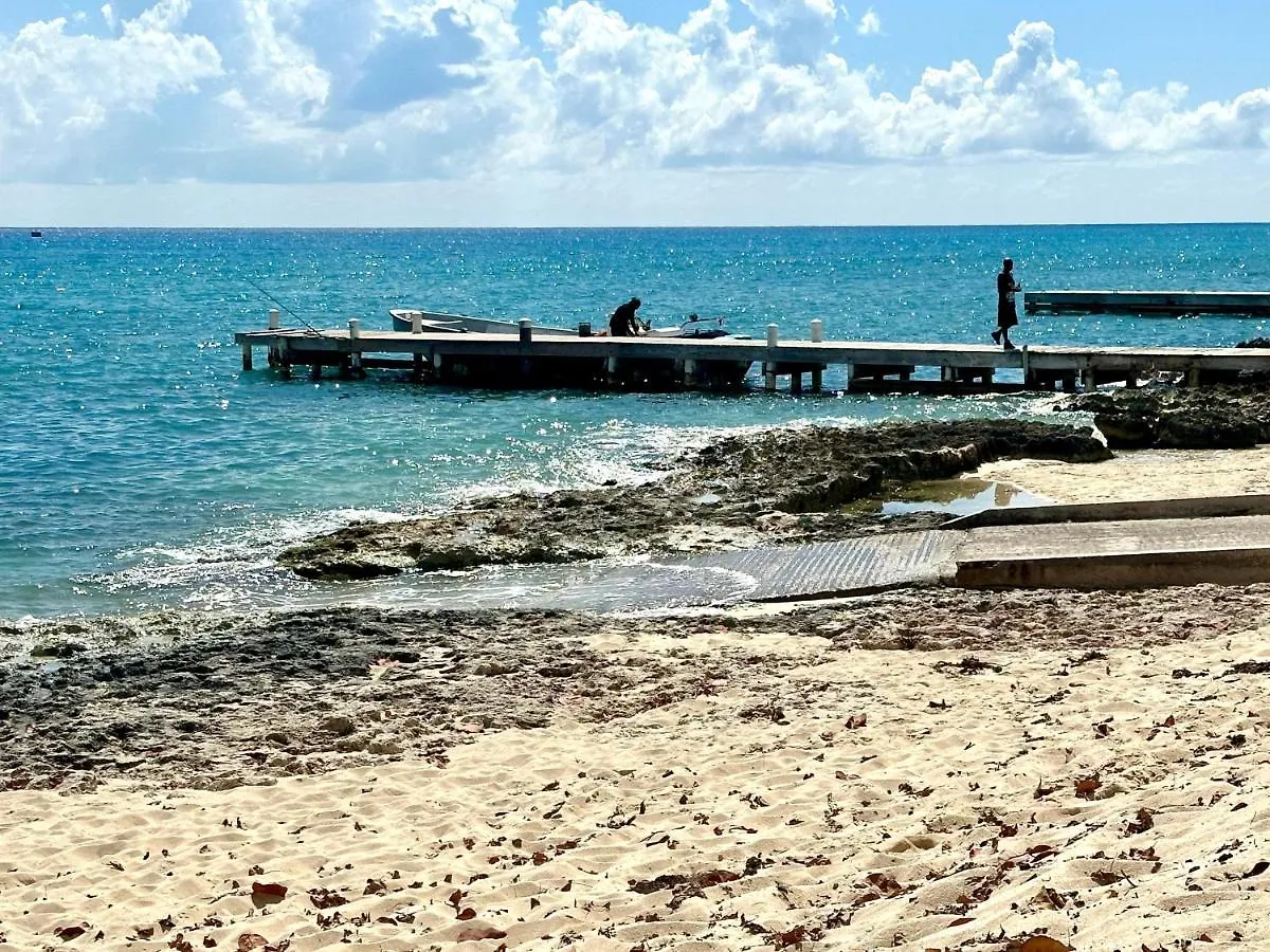 Holiday home Seven Mile View Condo #3B West Bay Cayman Islands
